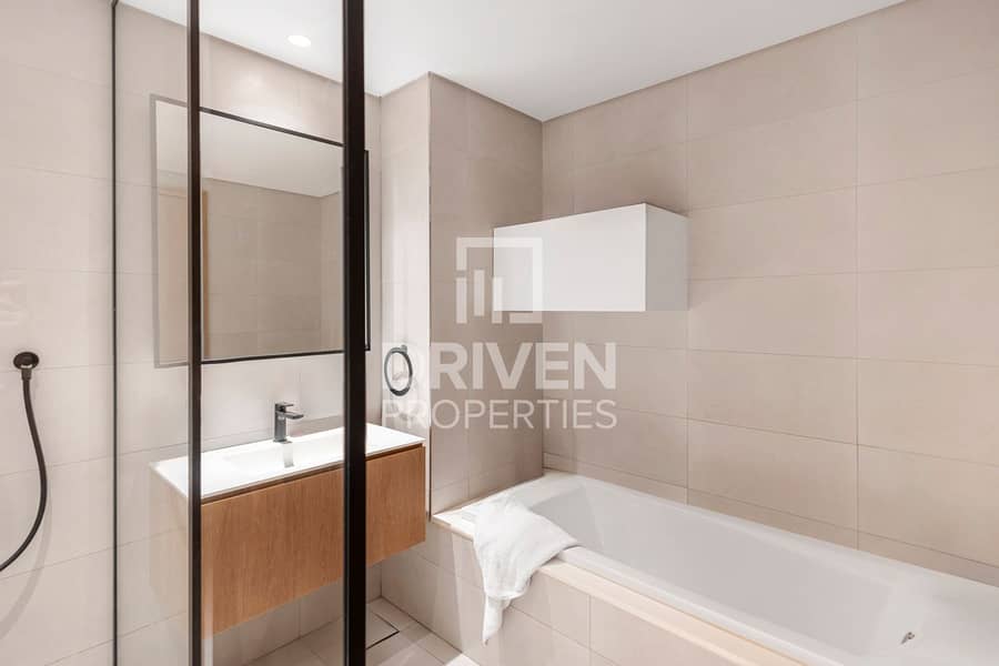 Burj Khalifa View | Vacant | Fully Furnished - Image 15