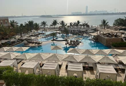 3 Bedroom Flat for Rent in Palm Jumeirah, Dubai - Sea and Pool Views | Elegant 3BR I Large Unit