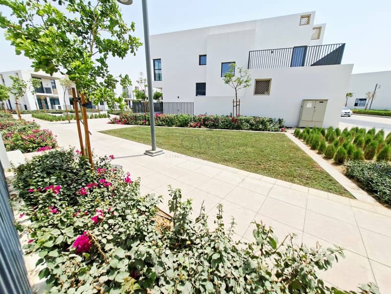 Walk to Pool | Park Backing | Sunny and Bright