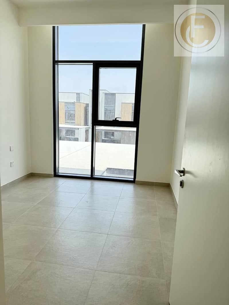 Brand new | Single Row | 3BR+M | Spacious Layout Prime Location - Image 12