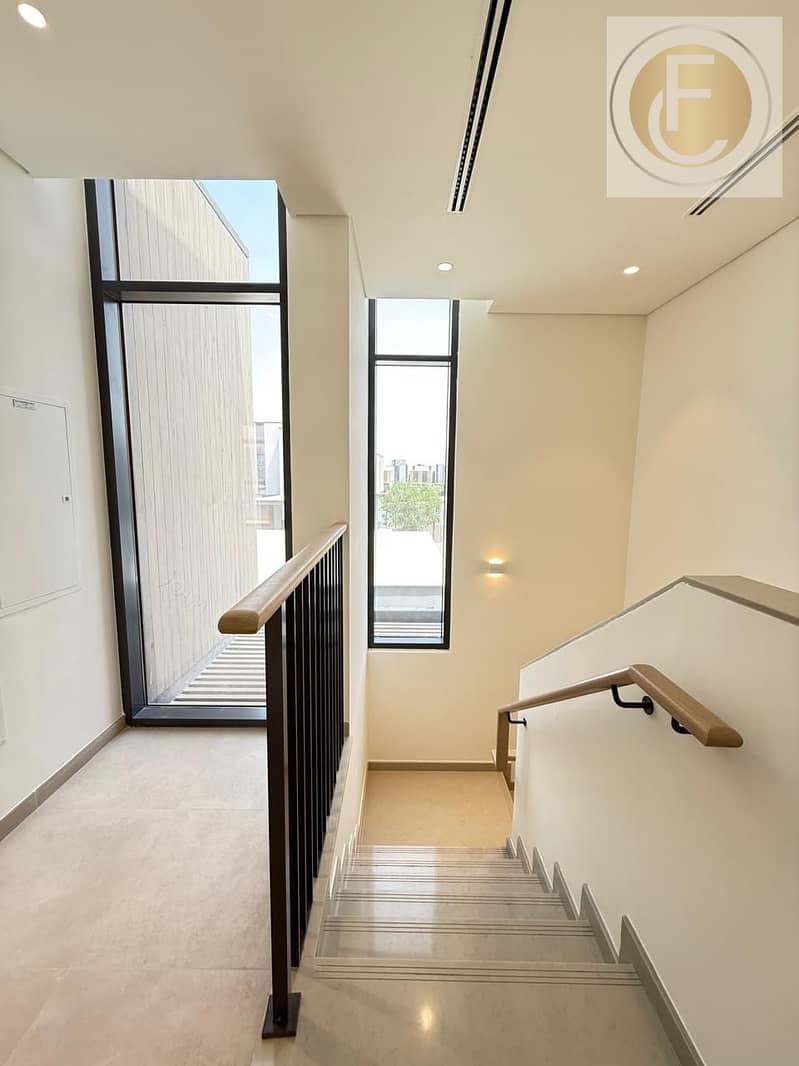 Brand new | Single Row | 3BR+M | Spacious Layout Prime Location - Image 7