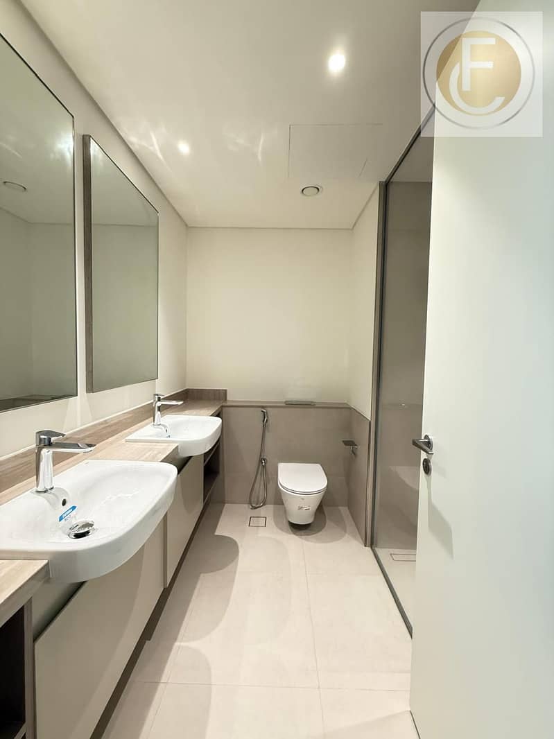 Brand new | Single Row | 3BR+M | Spacious Layout Prime Location - Image 9