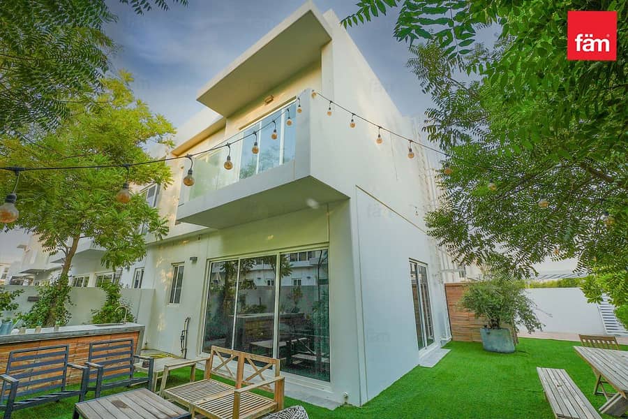 EXCLUSIVE I Furnished 3 BED I End Unit I VOT