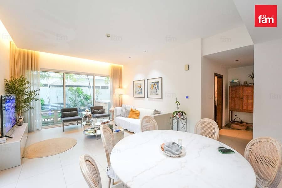 EXCLUSIVE I Furnished 3 BED I End Unit I VOT