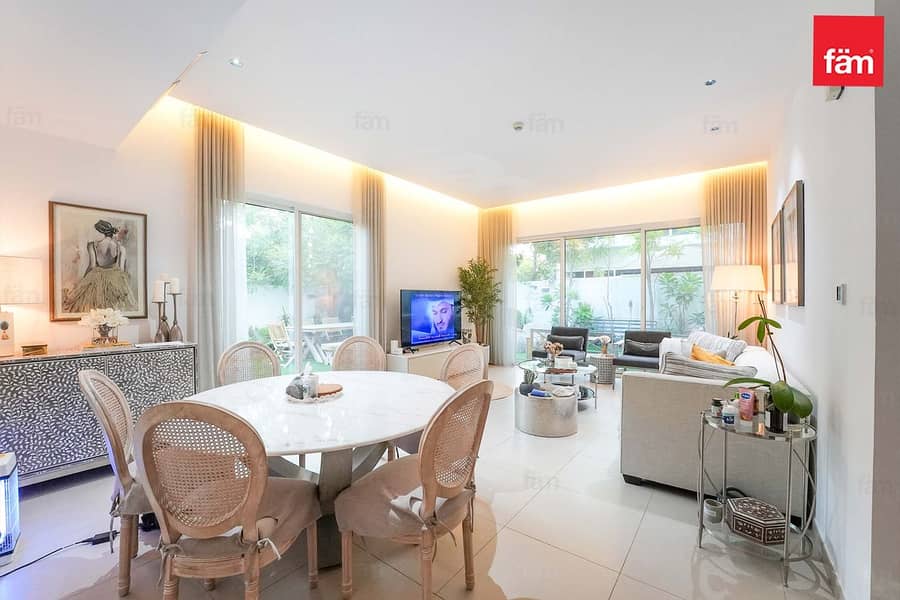 EXCLUSIVE I Furnished 3 BED I End Unit I VOT