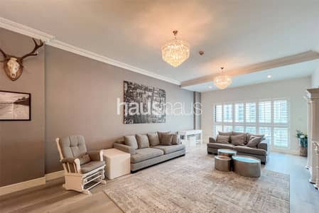 2 Bedroom Apartment for Sale in Palm Jumeirah, Dubai - Beautiful Upgrades | VOT | Mid Floor