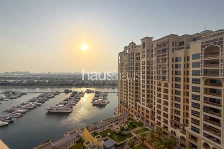 2 Bedroom Flat for Sale in Palm Jumeirah, Dubai - Fully Renovated | High Floor | Sunset Views