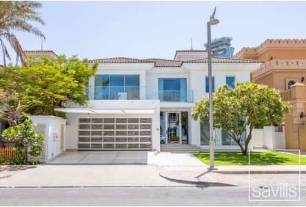 6 Bedroom Villa for Sale in Palm Jumeirah, Dubai - Exquisite Beachfront Villa | Upgraded | 6-bedroom