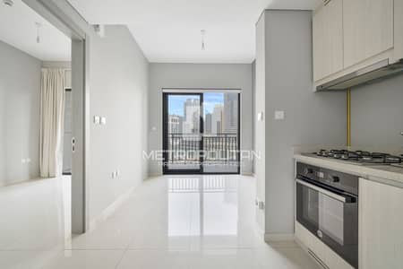 1 Bedroom Flat for Rent in Business Bay, Dubai - 1B | Vacant | Canal View | Brand New