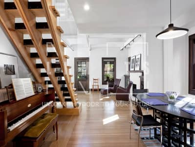 تاون هاوس 2 غرفة نوم للبيع في مجمع دبي للاستثمار، دبي - modern-interior-design-living-room-large-wooden-piano-stylish-interior-wooden-steps. jpg