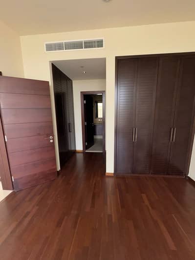 Spacious 3-bedroom Apartment for Rent | Sapphire Building l Palm Jumeirah | Annual Rent:320,000 AED