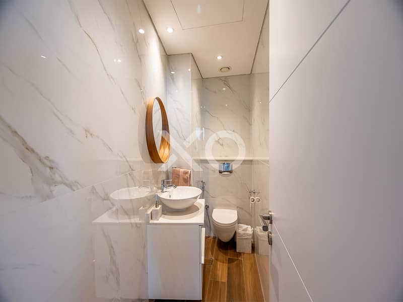 Upgraded | Sea View | Spacious | Vacant - Image 21