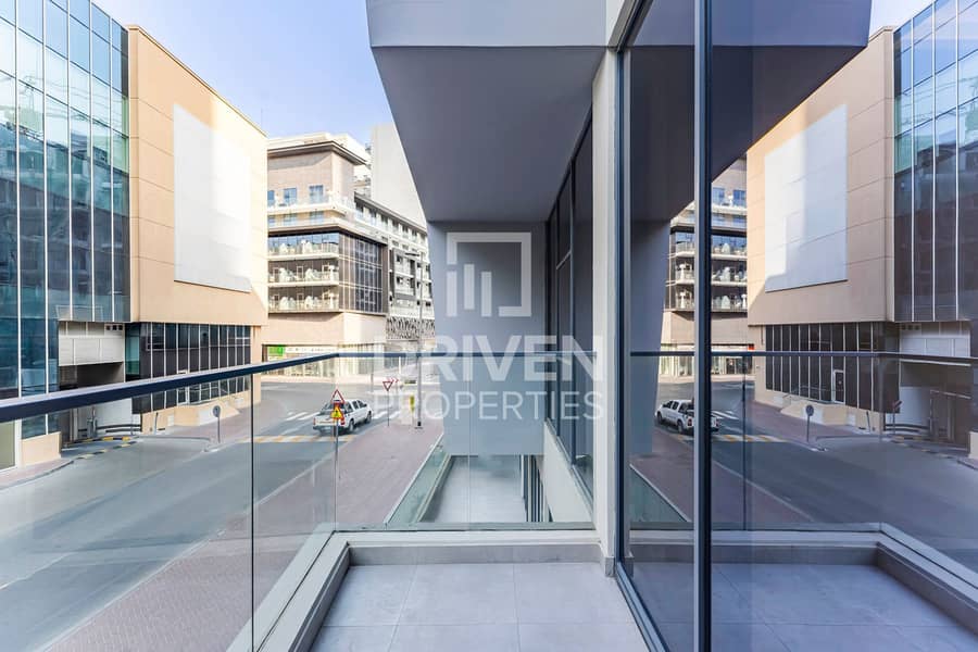 Brand New | Spacious Layout | Mall Entrance