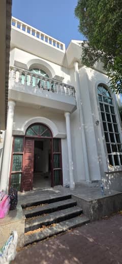 فیلا في شرقان 5 غرف 110000 درهم - 12797041