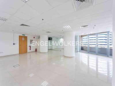 Office for Rent in Business Bay, Dubai - Vacant > Well Maintained > Balcony > Canal View