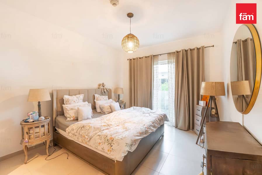 EXCLUSIVE I Furnished 3 BED I End Unit I VOT