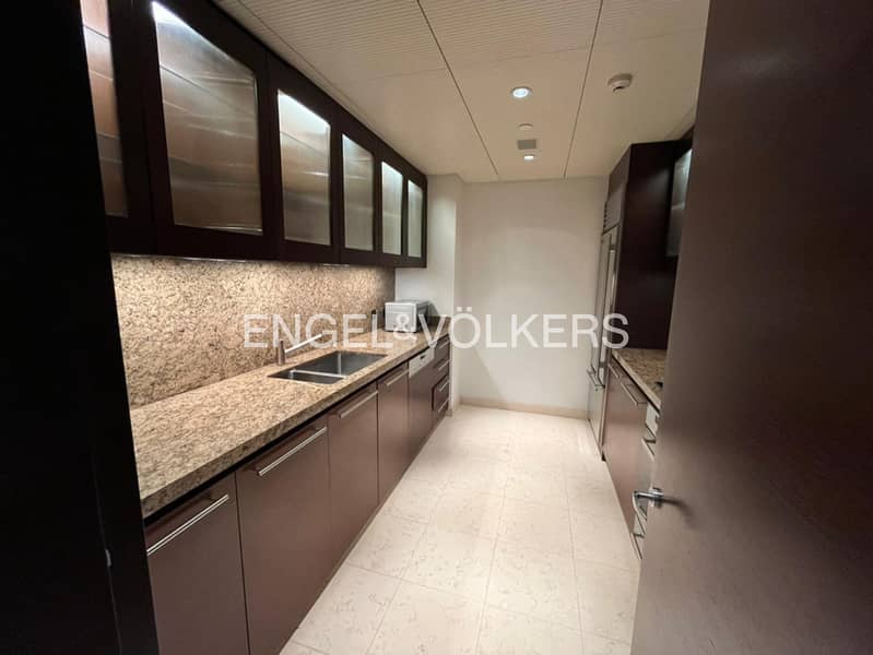 Chiller free | Unfurnished | Study room | Vacant - Image 6