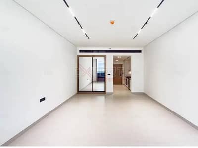 Studio for Rent in Business Bay, Dubai - Modern Interiors | Luxury Studio | Canal View