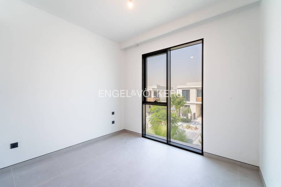Big Plot | Corner Unit | Great Location - Image 8
