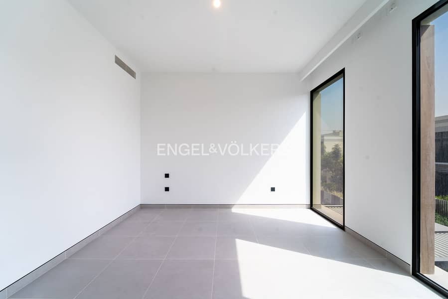 Big Plot | Corner Unit | Great Location - Image 9