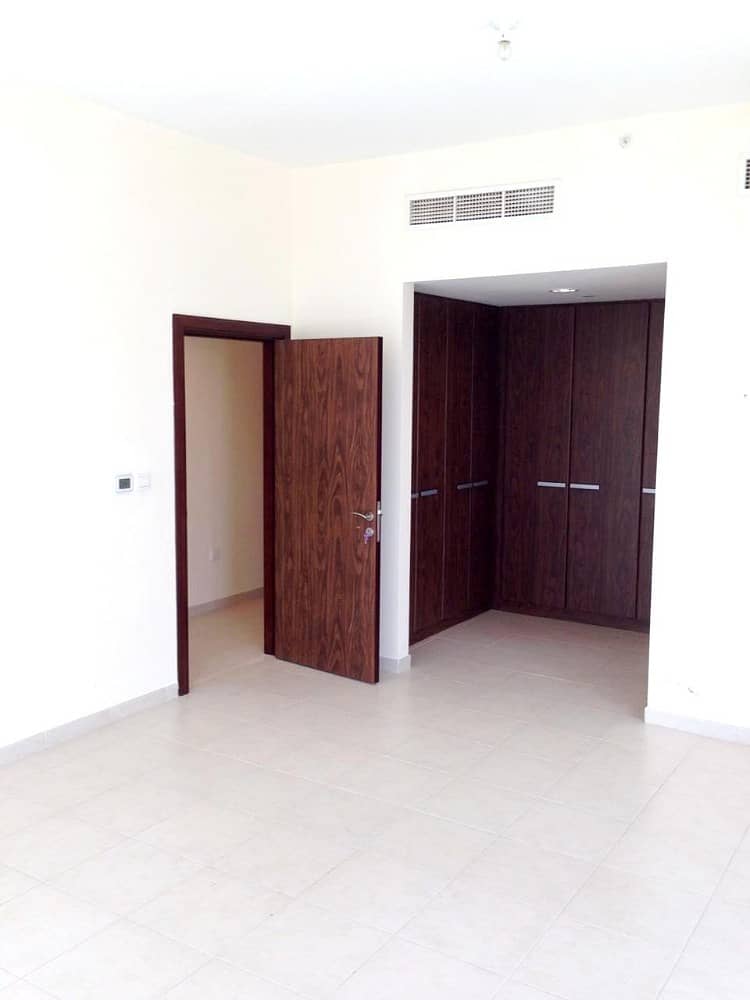 SUPER DEAL!!! HIGH FLOOR LARGE 2BR MAID IN EXECUTIVE TOWERS!!!