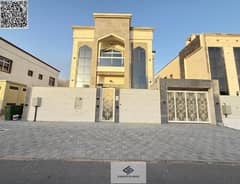 مميزات الفيلا: • 5 غرف ماستر مزودة بخزائن حائط • غرفة خادمة • مجلس وصالة معيشة واسعة • حوش خلفي مع مظلة خارجية مناسب للجلسات العائلية • شرفتان بإطلالا