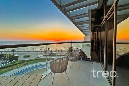 2 Bedroom Flat for Sale in Palm Jumeirah, Dubai - Fully Upgraded | Sea Views | Unique Layout
