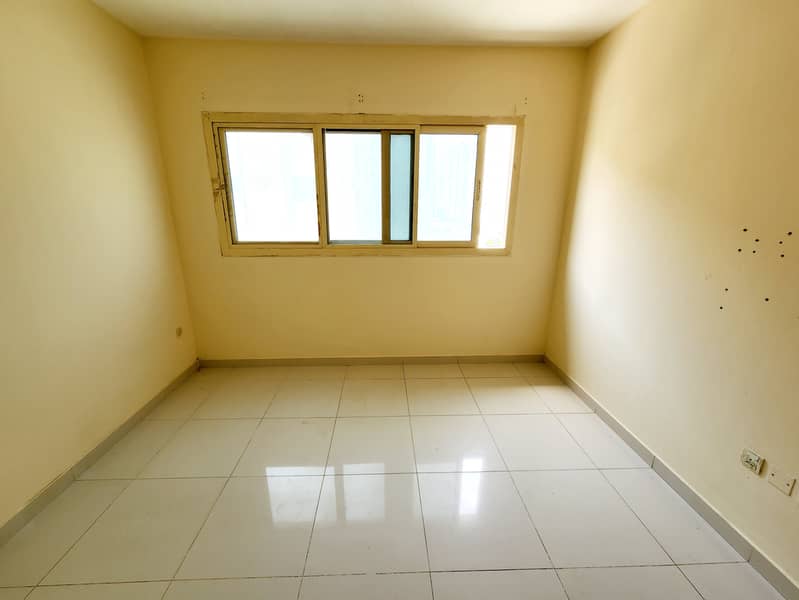 Spacious 1BHK APARTMENT near bus station only 32k