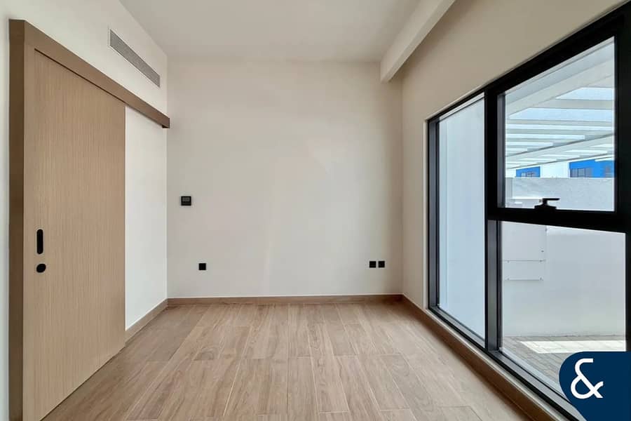 Park Facing | Single Row | Appliances | 4 Bed - Image 7