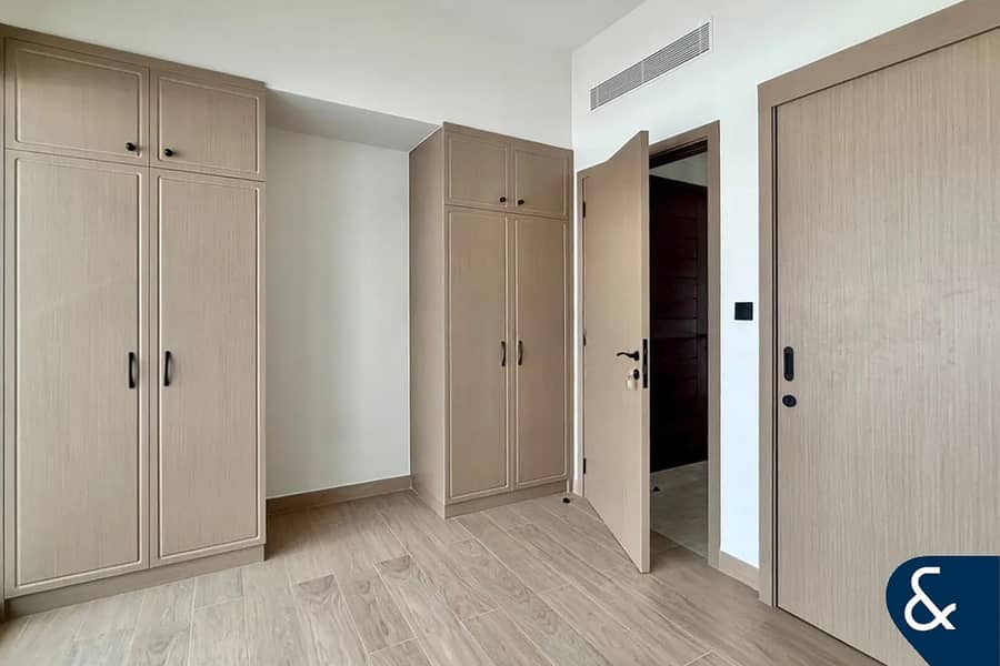 Park Facing | Single Row | Appliances | 4 Bed - Image 8