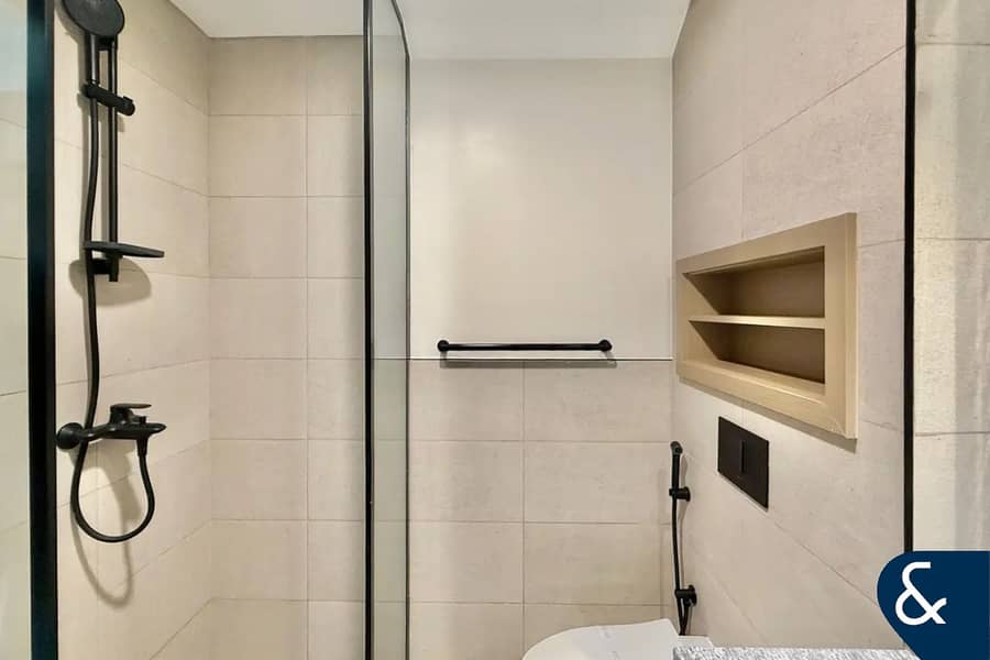 Park Facing | Single Row | Appliances | 4 Bed - Image 9