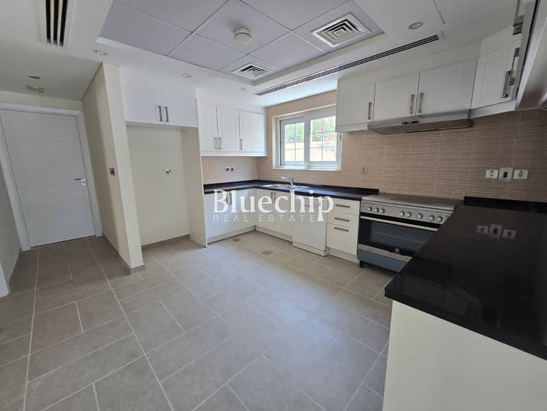 Garden | Spacious Layout | Covered Parking - Image 10