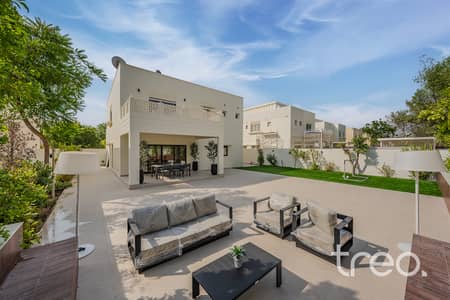 4 Bedroom Villa for Sale in The Meadows, Dubai - Vacant Now | Fully Renovated | Single Row