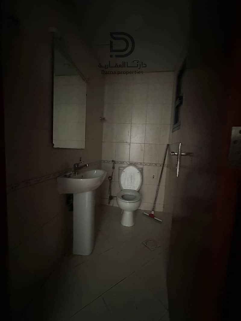 10 ac3e408d-5a98-4577-9c93-949bed4cbe28. jpg
