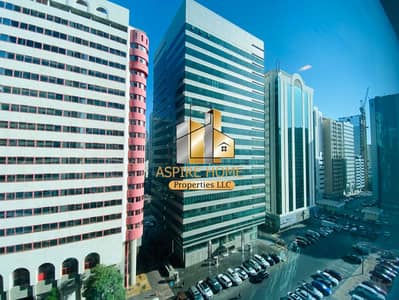 مکتب  للايجار في شارع إلكترا‬، أبوظبي - IMG-20250916-WA0028. jpg