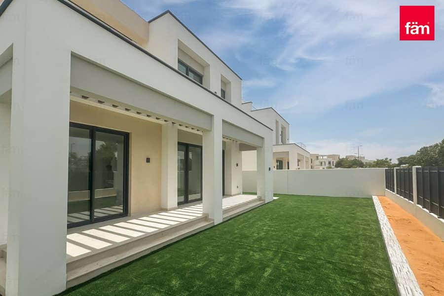 Contemporary 4br Villa Luxury Living