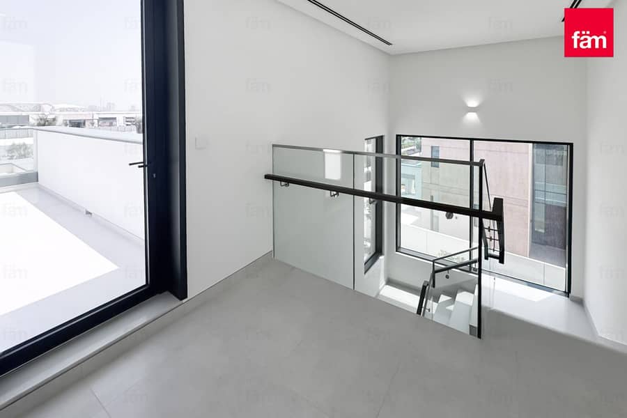 Contemporary 4br Villa Luxury Living