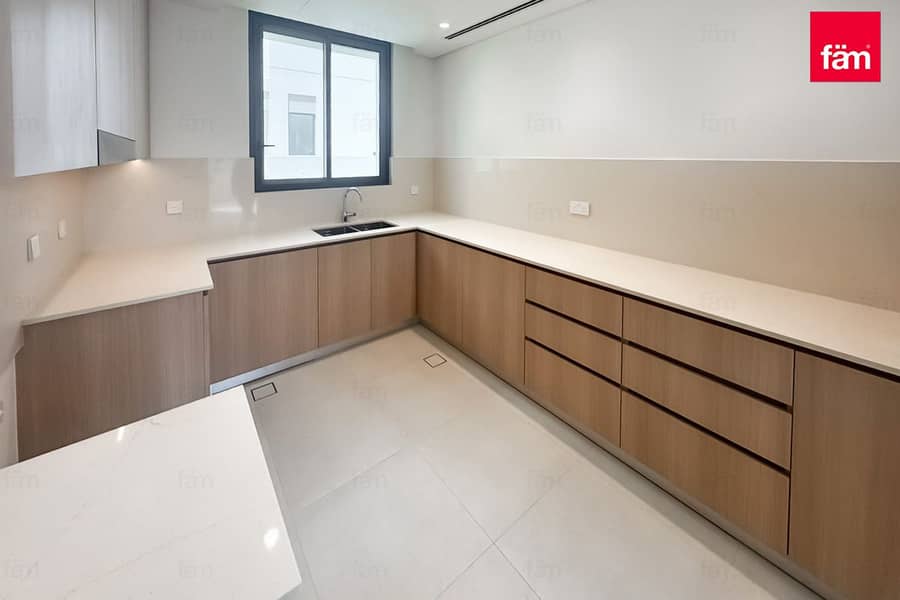 Contemporary 4br Villa Luxury Living