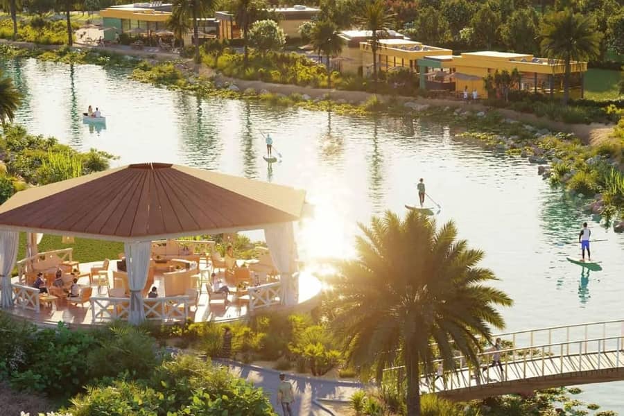 MIDDLE UNIT | ROOF ACCESS | CLOSE TO ENTRANCE - Image 9