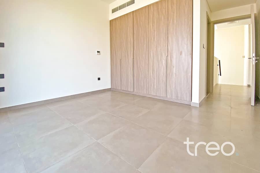 Single Row | Near Park | Corner Kitchen - Image 12