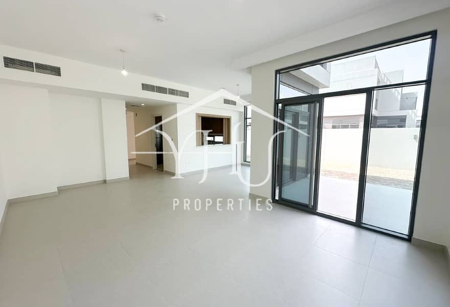 Massive Villa | Beachfront Living | Corner Plot