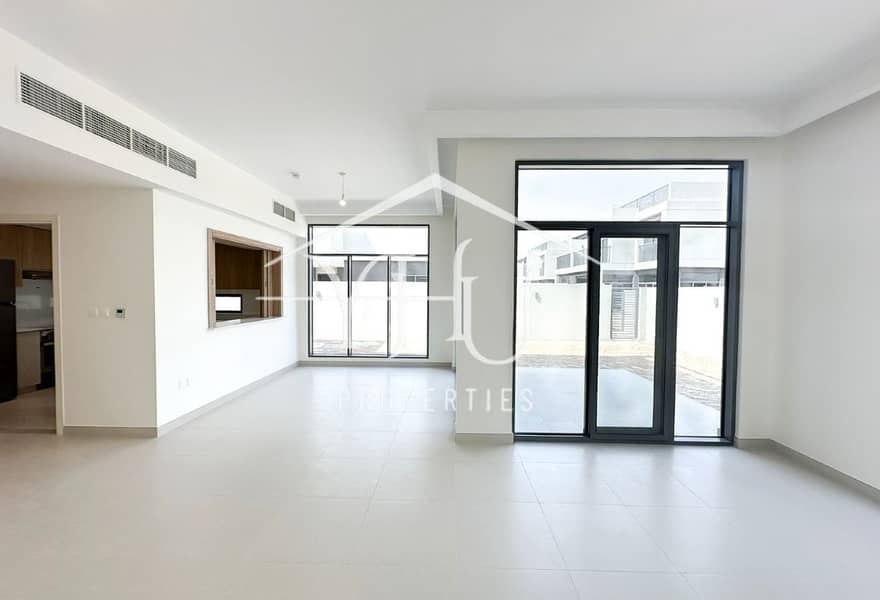 Massive Villa | Beachfront Living | Corner Plot