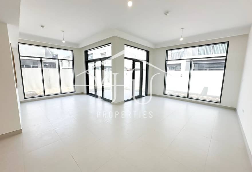 Massive Villa | Beachfront Living | Corner Plot