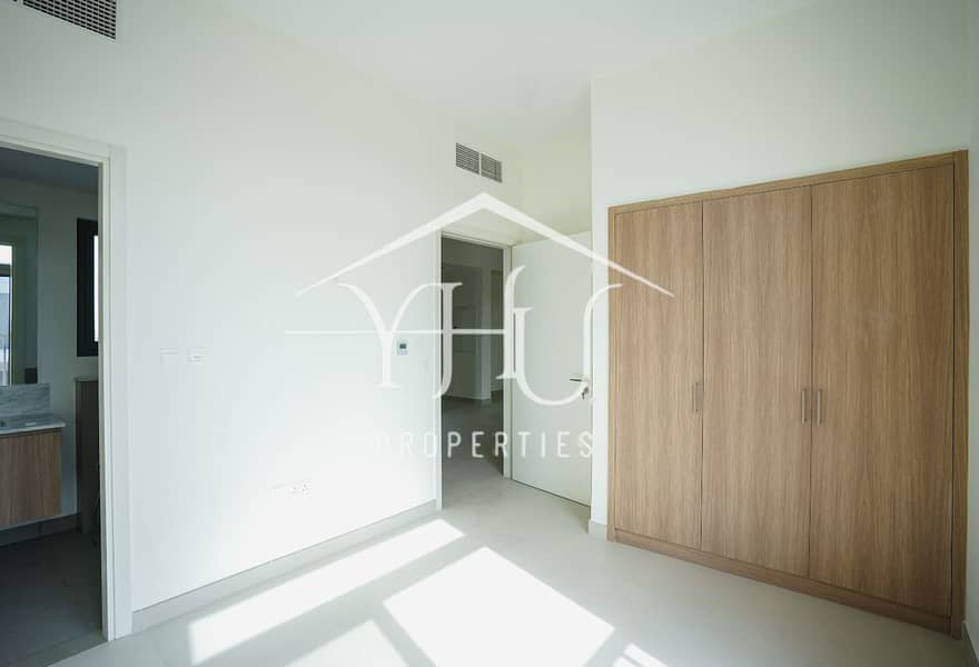 Massive Villa | Beachfront Living | Corner Plot - Image 8