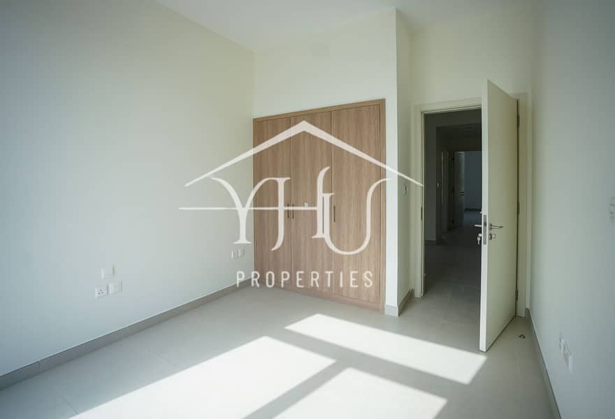 Massive Villa | Beachfront Living | Corner Plot - Image 9