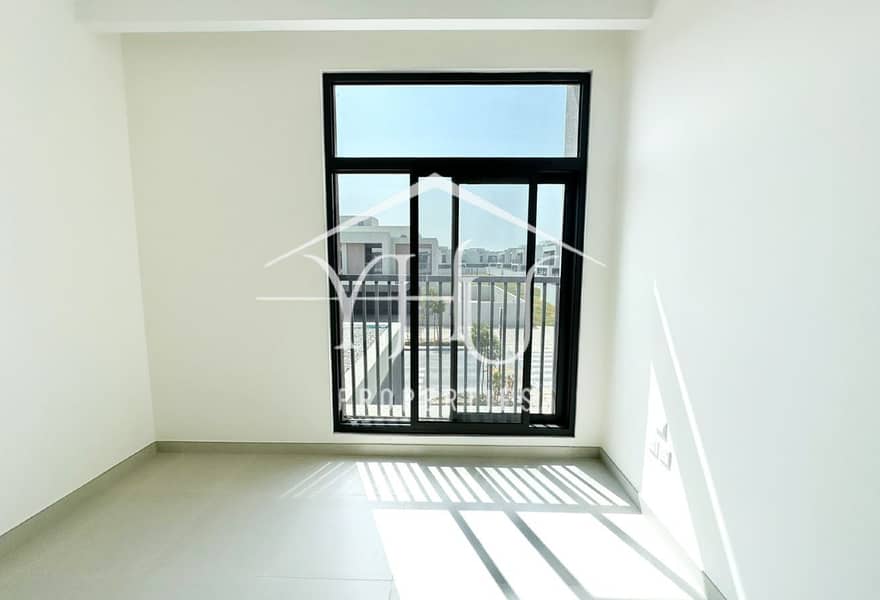 Massive Villa | Beachfront Living | Corner Plot - Image 12