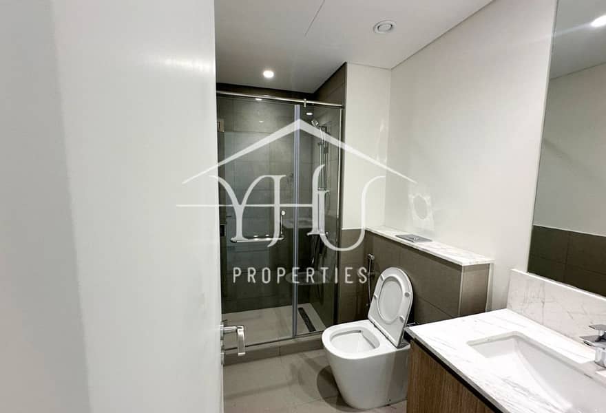 Massive Villa | Beachfront Living | Corner Plot - Image 16