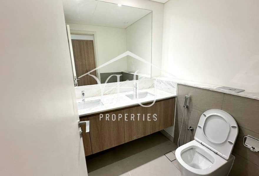 Massive Villa | Beachfront Living | Corner Plot - Image 17