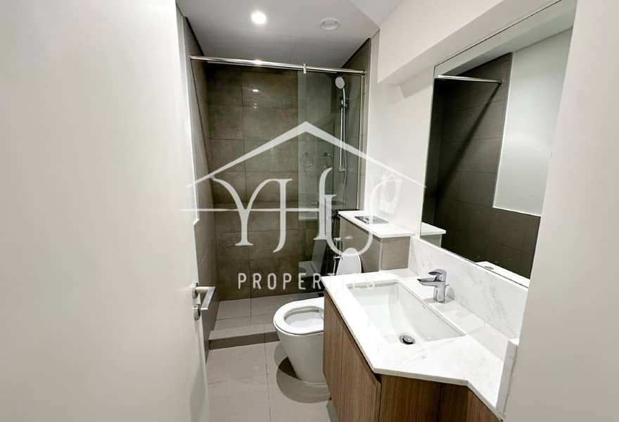 Massive Villa | Beachfront Living | Corner Plot - Image 15