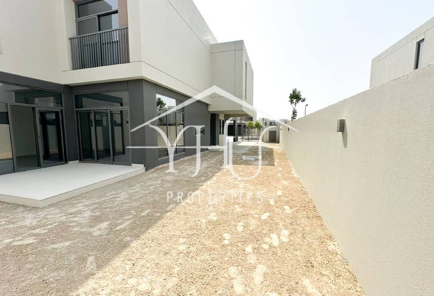 Massive Villa | Beachfront Living | Corner Plot - Image 18